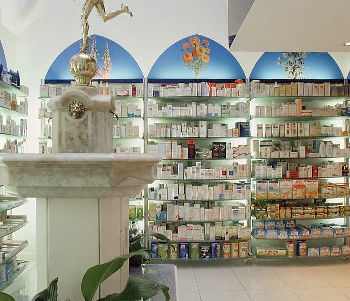 Arredamento farmacia Petrone Napoli