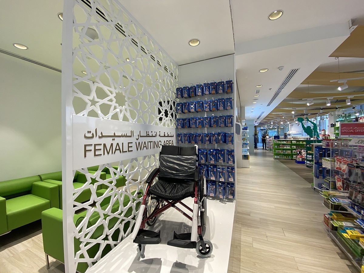 arredamenti farmacia Dubai