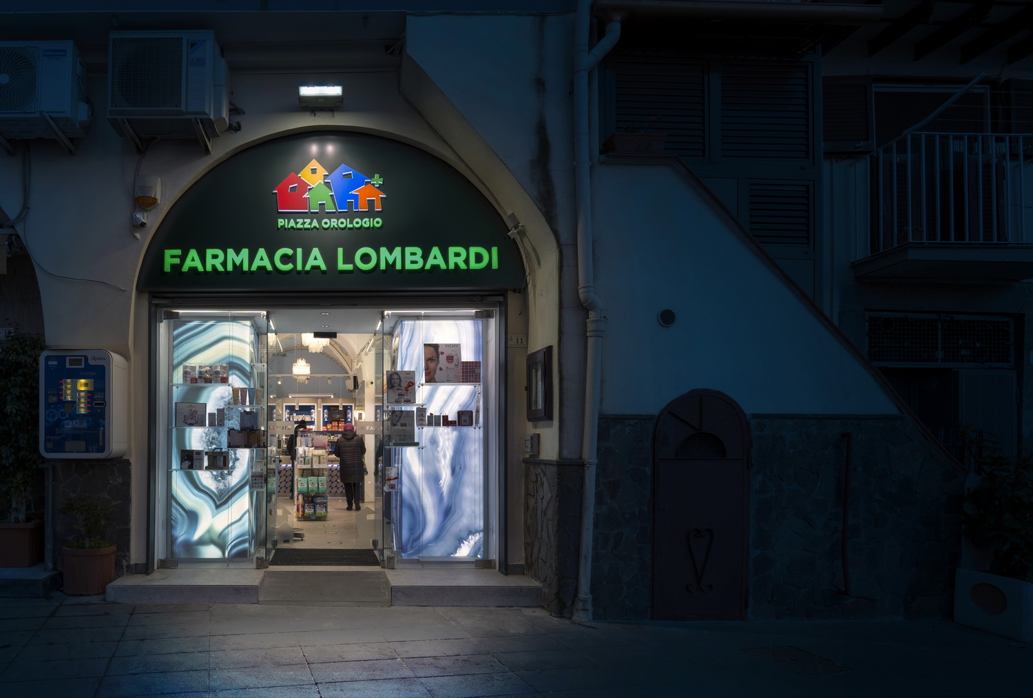 Progettazione farmacia Lombardi Orologio a Castellammare di Stabia
