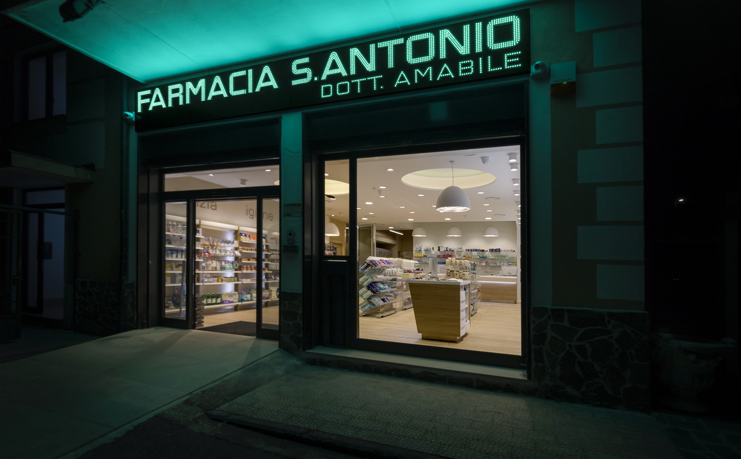 Arredamento Farmacia Sant'Antonio - Salerno